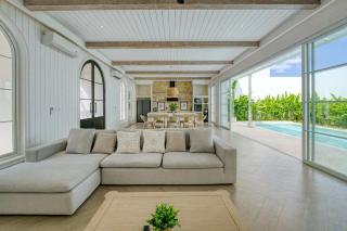 Villa Aclasa Luxery 4BR Retreat in Berawa, Canggu - 2