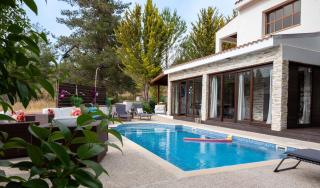 Peaceful 3BR Mountain Villa, Private Pool, BBQ, Nature Escape in Laneia - Lania - 0