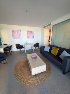 Oaks Glenelg Balcony Apartment - 7