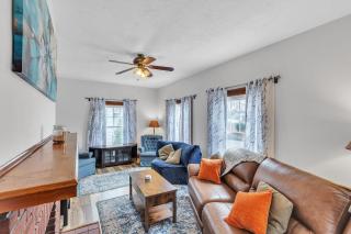 Cozy Getaway with Hot Tub, Patio & Fenced Yard home - 7