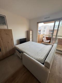 Fully renovated studio, steps from beach with a sunny terrace and free wifi - Antibes - 2