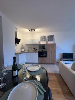 Fully renovated studio, steps from beach with a sunny terrace and free wifi - Antibes - 8