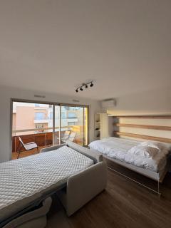 Fully renovated studio, steps from beach with a sunny terrace and free wifi - Antibes - 3