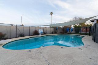 Great 4 Gatherings and Pool home - Phoenix - 0