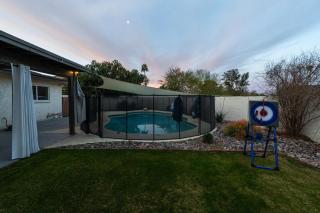 Great 4 Gatherings and Pool home - Phoenix - 4