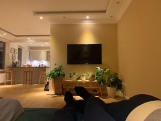 Geräumiges 4-Zimmer-Penthouse mit Balkon und Parkplatz - 0
