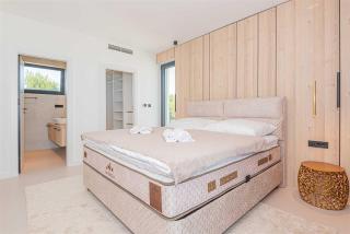 Villa Serena Luxury Seafront Escape with Pool - Privlaka - 3
