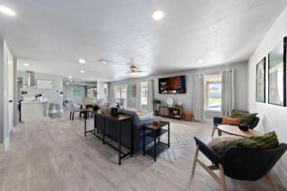 Elevated PickleBall Retreat - Las Vegas - 4