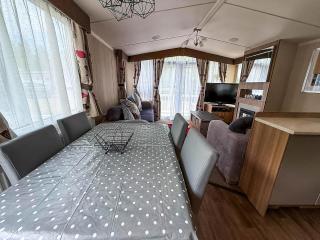 Beautiful 8 Berth Caravan With Decking At Haven Hopton Beach Ref 80011B - Great Yarmouth - 3