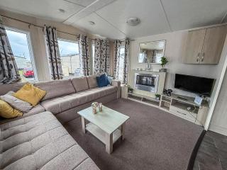Great 6 Berth Caravan In Essex At St Osyth Beach Holiday Park Ref 28018Mv - Clacton-on-Sea - 4