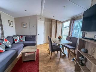 Superb 10 Berth Caravan With Decking At Seawick Holiday Park, Essex Ref 27918Sw - Clacton-on-Sea - 1