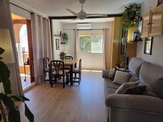 Apartamento 1 en El Alamillo en zona residencial de 1 dormitorio con piscina a 450 metros de la playa - 0