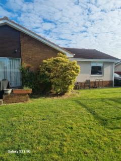 Serene Family Home and Gardens - 9