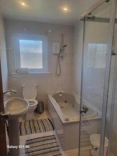 Serene Family Home and Gardens - 5