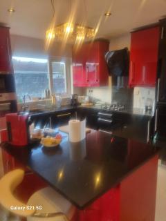 Serene Family Home and Gardens - 4