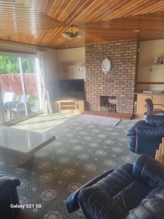 Serene Family Home and Gardens - 2