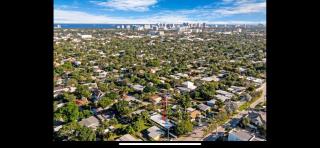 Newly Renovated Fort Lauderdale Pool Home 3BR and 3 and a half baths - 0