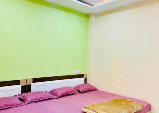 Near Mahakal Temple BUDGET HOTEL V R , UJJAIN, Fully Air conditioned Rooms with Wifi and Parking, Best Hotel IN Ujjain - Ujjain - 1