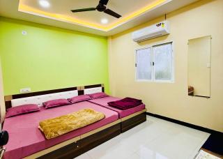 Near Mahakal Temple BUDGET HOTEL V R , UJJAIN, Fully Air conditioned Rooms with Wifi and Parking, Best Hotel IN Ujjain - Ujjain - 0