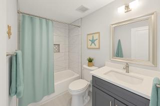 Newly Build House!Island Charm Balcony Vibes 3 Min to Beach - Galveston - 5