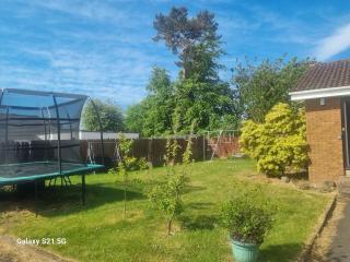 Serene Family Home and Gardens - - 0
