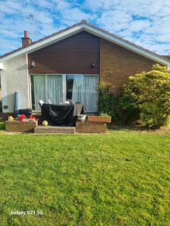 Serene Family Home and Gardens - - 6