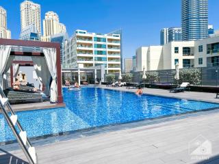 Balcony Bliss Cozy Studio with Marina Views - 8