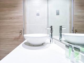 Balcony Bliss Cozy Studio with Marina Views - 6