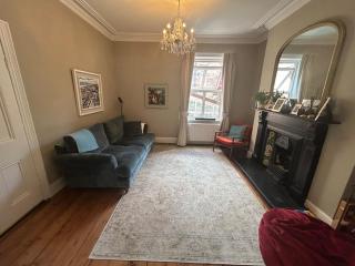 Elegant Seaside 3 BR Home - Blackrock - 0