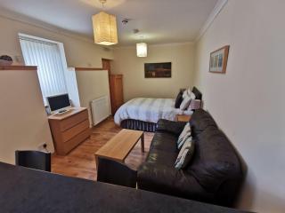 Bonhill bothy, sleeps 2, 27 kenneth St, Stornoway - 6