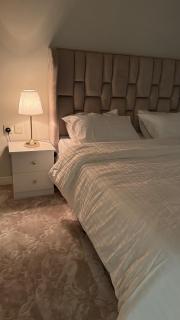 Superior serviced room and hotel room - 9