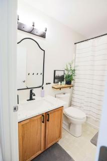 Cozy Cottage with Office, Patio & Hot Tub - 8