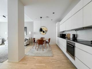 Modern 2BR downtown, private sauna, workspace - 7