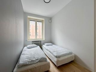 Modern 2BR downtown, private sauna, workspace - 4