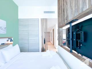 Chic New Studio at Studio One Marina - 5