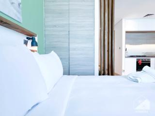 New! Cozy & Stylish Studio at Studio One Marina - 2