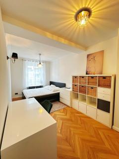 City Center Balcony Apartment - Munich - 4