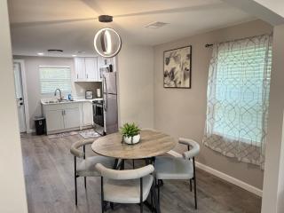 Mae's Place - Savannah - 6