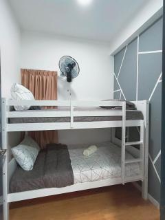 6 Pax stay in Mont kiara - Kuala Lumpur - 2