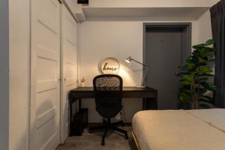 Stylish 3BR in Griffintown - 8