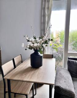 Bright Modern London 2-Bed Apartment with 2-Bath & Balcony View - Londra - 8