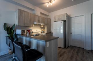 Bright and Beautiful 3 Bedroom in Griffintown - Montréal - 4