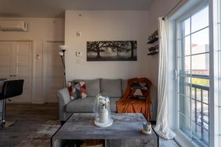 Bright and Beautiful 3 Bedroom in Griffintown - Montréal - 8