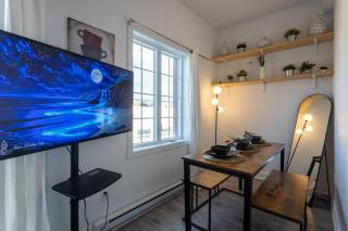 Bright and Beautiful 3 Bedroom in Griffintown - Montréal - 3