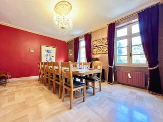 Bourgeois House - 16 personnes, Piscine, 6 chambres, 8 lits, 4 SDB, Centre-ville, CLIM - 5