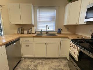 Historic 2BR • Walk to Dining • Porch Yard - Cary - 7