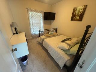 Historic 2BR • Walk to Dining • Porch Yard - Cary - 4