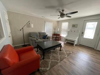 Pet-Friendly 2BR Ranch Wifi Parking Near RTP - Morrisville - 9