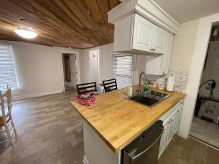 Pet-Friendly 2BR Ranch Wifi Parking Near RTP - Morrisville - 7