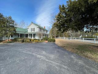 Charming 4BR Historic Home with Scenic Views - Apex - 4